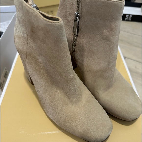 Micheal Kors suede booties in a nude color , New Gorgeous - Picture 1 of 4